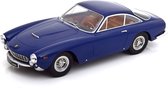 Het 1:18 Diecast-model van de Ferrari 250 GT Lusso uit 1962 in blauw. De fabrikant van het schaalmodel is KK Models. Dit model is alleen online verkrijgbaar