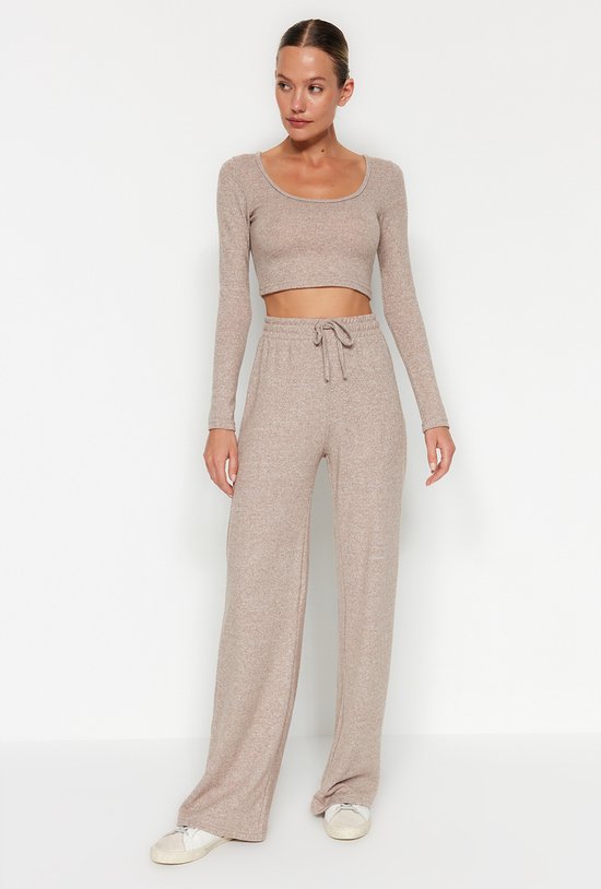Trendyol Set Van Beige, Zachte Cropped Top En Broek Met Wijde Pijpen Twoaw23Au00125