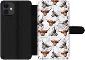 Bookcase Geschikt voor iPhone 12 Pro Max telefoonhoesje - Schotse hooglander - Koe - Marmer print - Met vakjes - Wallet case met magneetsluiting