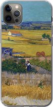 Geschikt voor iPhone 13 Pro Max hoesje - De oogst - Vincent van Gogh - Siliconen Telefoonhoesje