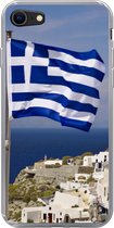 Geschikt voor iPhone SE 2020 hoesje - Vlag Griekenland bij een dorp - Siliconen Telefoonhoesje