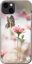 Geschikt voor iPhone 13 hoesje - Vlinder - Bloem - Roze - Siliconen Telefoonhoesje
