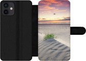 Bookcase Geschikt voor iPhone 12 Mini telefoonhoesje - Zonsondergang in een landschap in Nederland - Met vakjes - Wallet case met magneetsluiting