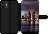 Bookcase Geschikt voor iPhone 12 Pro telefoonhoesje - New York - Storm - Skyline - Met vakjes - Wallet case met magneetsluiting