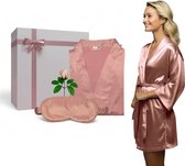 Moondrops - Giftset vrouw - Satijn - 3-delig - Kimono - Slaapmasker - Moederdag Pakket - Cadeau voor vrouw - Inclusief geschenkdoos - Roze