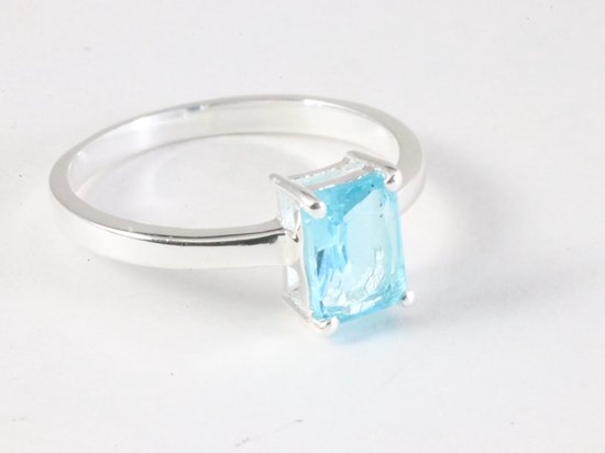 Fijne hoogglans zilveren ring met blauwe topaas - maat 18.5