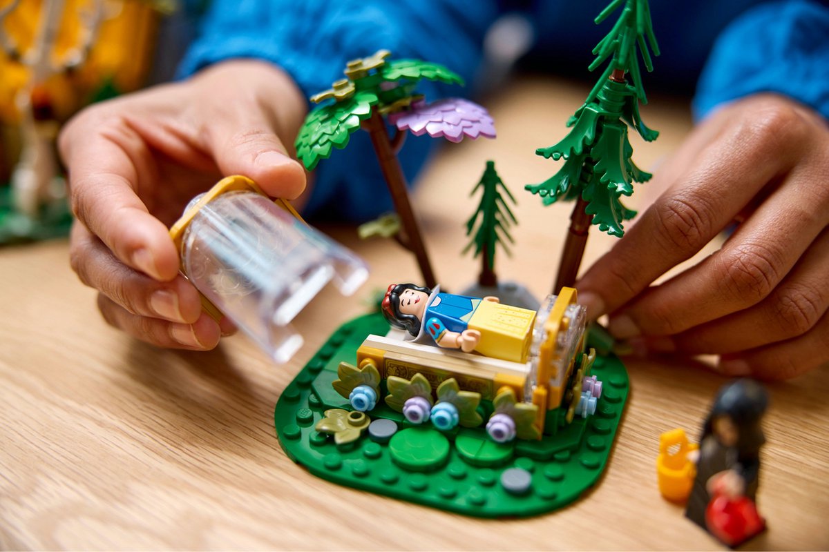 LEGO Disney Huisje van Sneeuwwitje en de zeven dwergen - 43242 — afbeelding 13