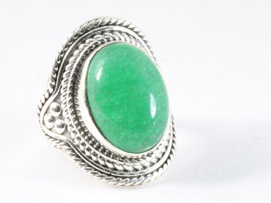 Bewerkte zilveren ring met jade - maat 20