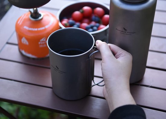 Boundless Voyage titanium outdoorpan van 750 ml met deksel, met inklapbaar handvat, voor kamperen, wandelen, picknicks, ultralichte en draagbare waterfles, beker, mok, set met spork