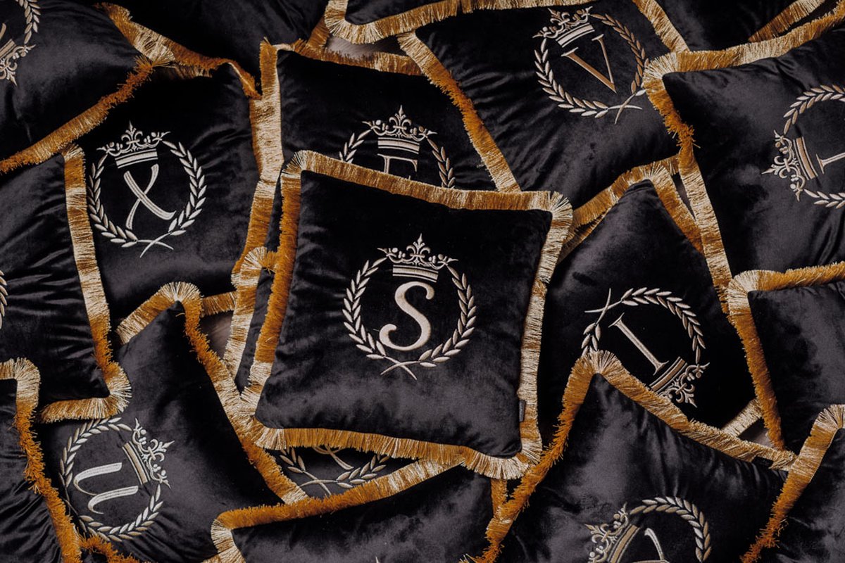 Embroidered pillow / personalised pillow / monogram pillow / decorative cushion 40x 40 black velvet letter E