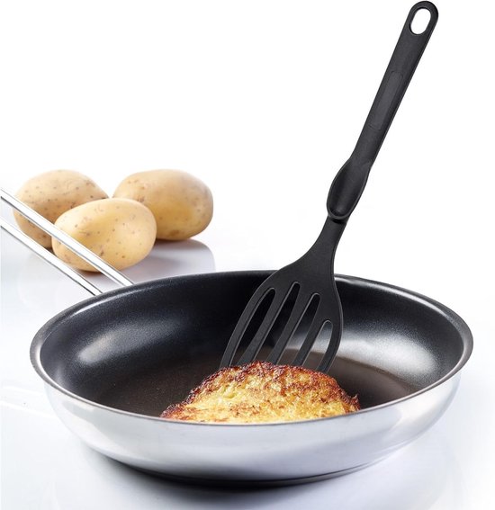 Spaetlze! Or Spätzle. A recipe I've wanted to make for you for FOREVER, but I never wanted to tell you to buy a spaetzle maker. Luckily we now know a slotted spoon