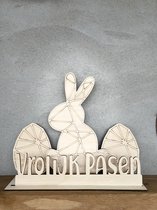 Creaties van Hier - Pasen - Paasdecoratie - Paasornament met 2 x ei en 1x paashaas in houtkleur en tekst Vrolijk Pasen - 36x30 cm