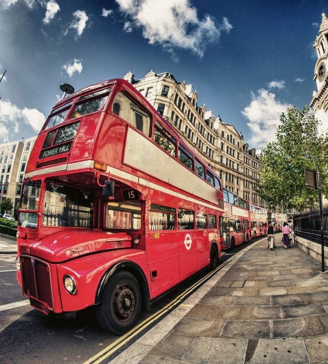 Fotobehang - Double Decker Bus 225x250cm - Vliesbehang
