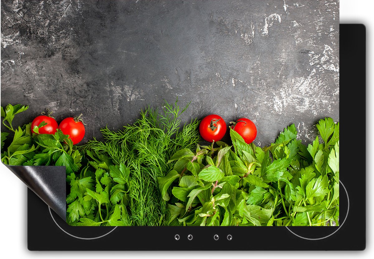 Chefcare Inductie Beschermer Groene Sla met Tomaten op Grijze Marmer - 90x55 cm - Afdekplaat Inductie - Kookplaat Beschermer - Inductie Mat