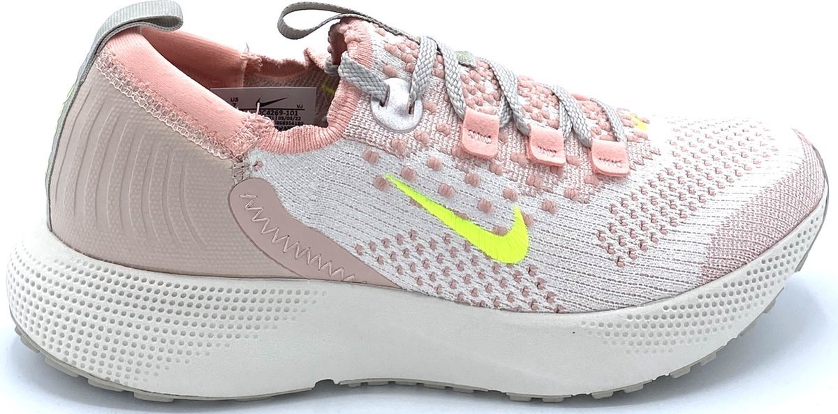 Nike React Escape RN Sneakers Vrouwen Lichtroze