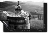 Chefcare Inductie Beschermer Wijn met Druiven op een Vat in Toscane - Zwart Wit - 71x52 cm - Afdekplaat Inductie - Kookplaat Beschermer - Inductie Mat