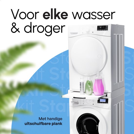 Witte stapelkit voor wasmachine en droger, met uitschuifbare plank, flessen wasmiddel en de tekst 'Met handige uitschuifbare plank'.