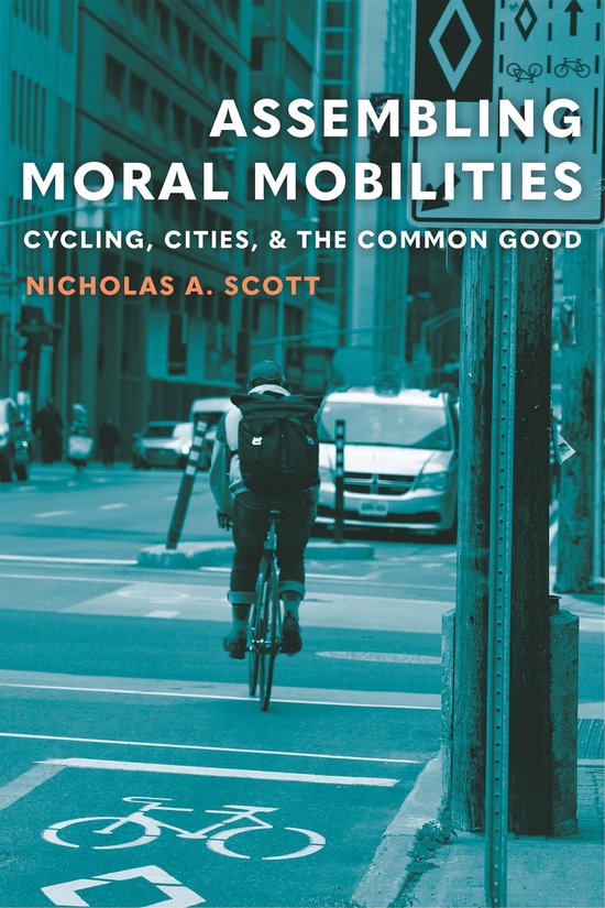 Couverture du livre "Assembling Moral Mobilities" avec un cycliste en ville et du texte.