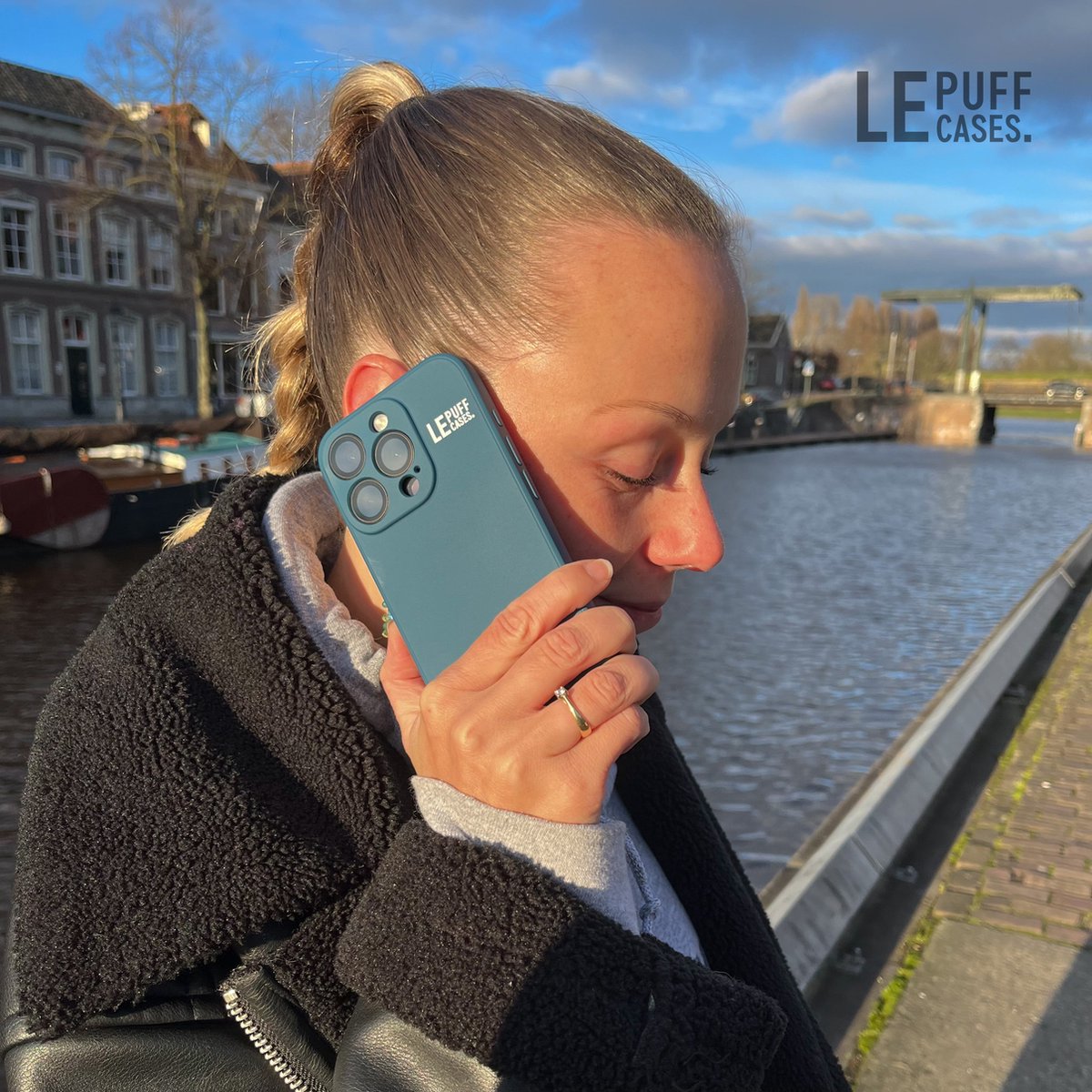 Le Puff Cases – Telefoonhoesje in Blauw – Phone Case - Hoesje geschikt voor Apple iPhone 15