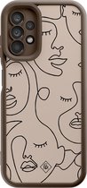 Casimoda® hoesje - Geschikt voor Samsung Galaxy A13 4G - Abstract Faces - Zwart TPU Backcover - Geometrisch patroon - Bruin/beige