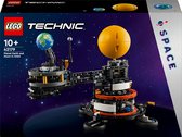 LEGO Technic La Planète Terre et la Lune en Orbite, Jouet de Construction Créatif, Stimule le Jeu en Autonomie, Thème du Système Solaire, Cadeau Intergalactique pour Garçons et Filles Dès 10 Ans 42179