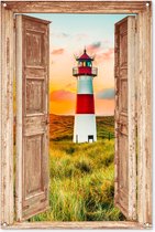 Tuinposter 80x120 cm - Vuurtoren - Doorkijk - Natuur - Zon - Landschap - Strand - Zee - Lichtbruine deur - Tuindecoratie voor buiten - Schutting decoratie - Muurdecoratie - Tuin schilderij - Tuindoek - Buitenposter