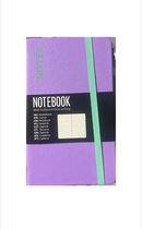 Notitieboek A6 - | Notebook | Paars/groen | 160 pagina's | Gelinieerd | Notitieblok | Elastiek om het boekje te sluiten | 14,7 x 10,7cm | Inclusief pen |.