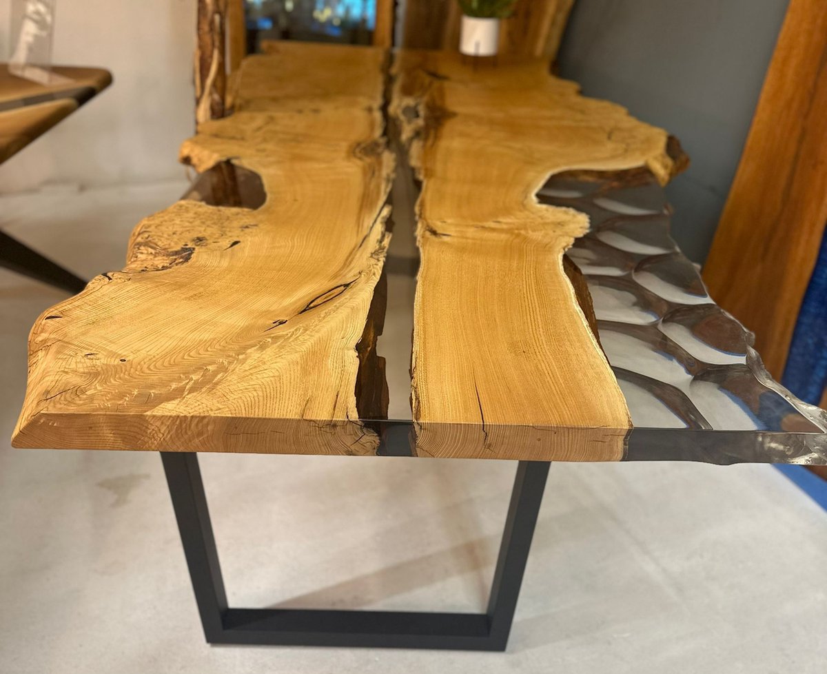Arka Woods - Epoxy en kastanje hout eettafel - Kyara