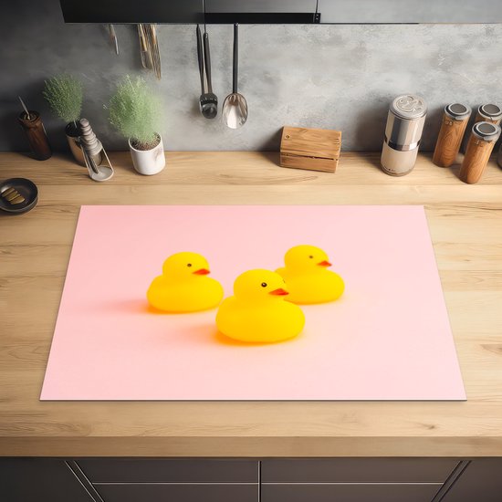 KitchenYeah® Inductie beschermer 80.2x52.2 cm - Badeenden - Geel - Roze - Kookplaataccessoires - Afdekplaat voor kookplaat - Inductiebeschermer - Inductiemat - Inductieplaat mat