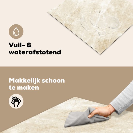 Licht beige marmerprint inductiebeschermer met waterdruppels, toont vuil- en waterafstotendheid.