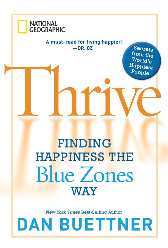 Boekomslag 'Thrive' van National Geographic met de tekst 'FINDING HAPPINESS THE Blue Zones WAY' en 'DAN BUETTNER'.