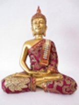 Thaise Boeddha mediterend.