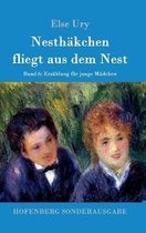 Nesthakchen fliegt aus dem Nest