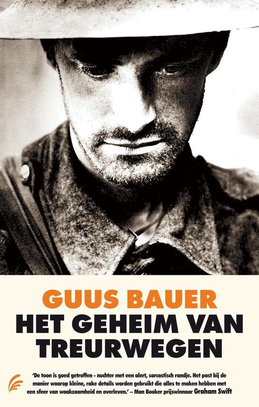 Boekcover: Close-up van een man met donker haar en baard, die een hoed en donkere kleding draagt. Tekst: GUUS BAUER HET GEHEIM VAN TREURWEGEN.