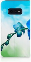 Geschikt voor Samsung Galaxy S10e Standcase Hoesje Design Orchidee Blauw