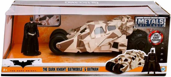 Doos met camouflage Batmobile en Batman-figuur. Tekst: 'THE DARK KNIGHT BATMOBILE & BATMAN', 'METALS DIE CAST FIGURE'.