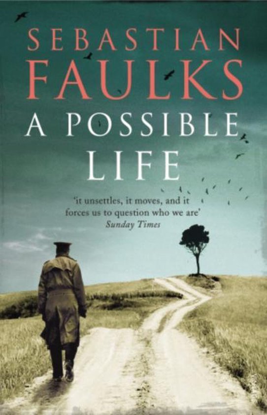 Couverture du livre 'A Possible Life' avec un homme en uniforme marchant sur un chemin de campagne.