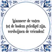 Tegeltje met Spreuk (Tegeltjeswijsheid): Wanneer de vaten tot de bodem geledigd zijn, verdwijnen de vrienden! + Kado verpakking & Plakhanger