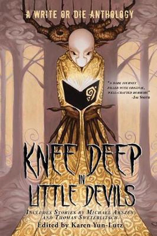 Boekomslag van 'Knee Deep in Little Devils', een horrorm Anthologie. Centraal een figuur in gouden gewaad met een boek.