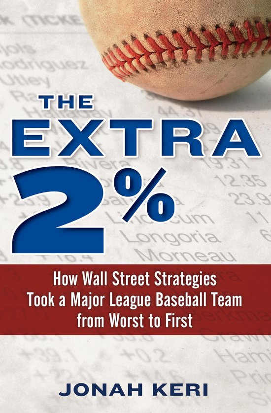De voorkant van het boek "The Extra 2%" met een close-up van een honkbal op papieren met cijfers.