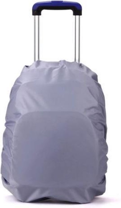 Zilverkleurige regenhoes op een trolley koffer met uittrekbaar handvat.