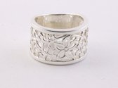 Opengewerkte zilveren ring met bloemenmotief - maat 17