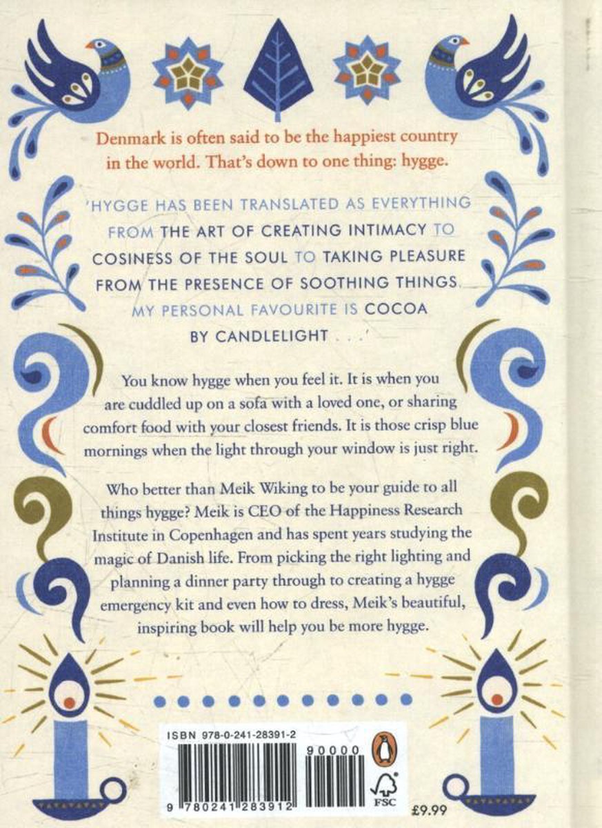 De achterkant van het boek "The Little Book of Hygge" met illustraties van vogels, kaarsen en kopjes, en tekst over hygge.