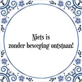 Tegeltje met Spreuk (Tegeltjeswijsheid): Niets is zonder beweging ontstaan! + Kado verpakking & Plakhanger