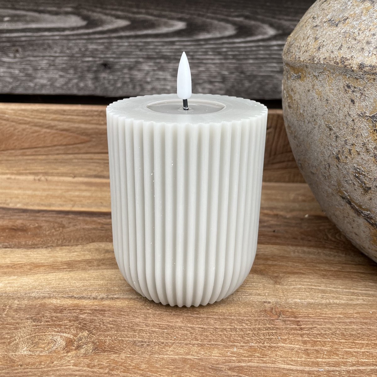 Deluxe Homeart LED kaars Ribbelkaars Solid Stripe Zand 8 x 10cm