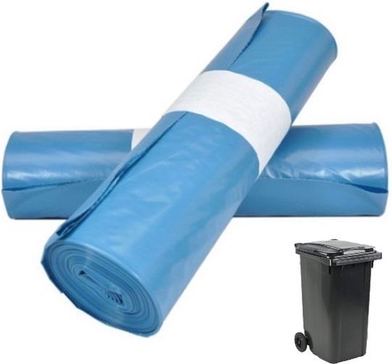 Deux rouleaux de sacs poubelles bleus avec une bande blanche. Une petite poubelle grise est à côté.