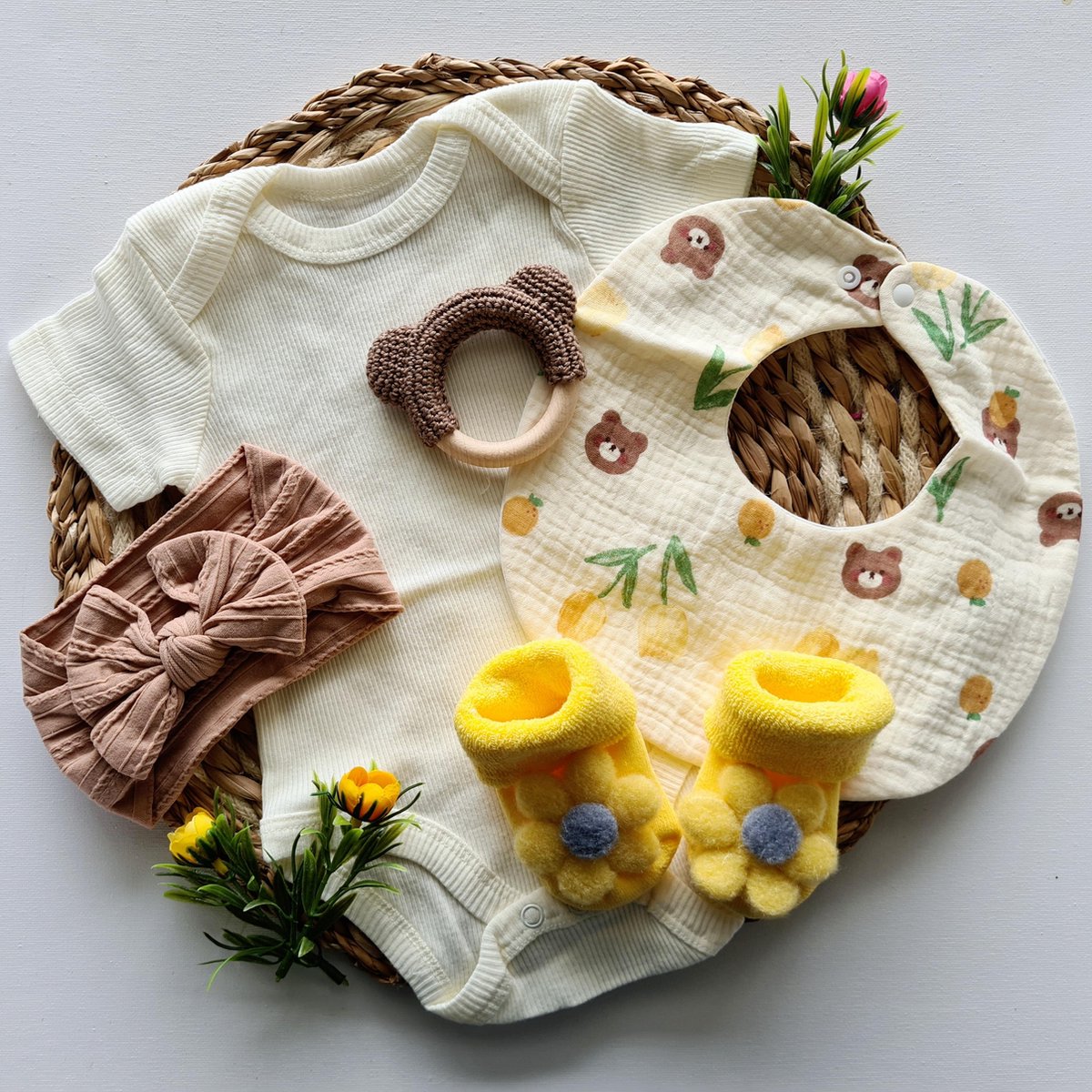 Goedkoopste kraamcadeau meisje- bijtring- baby geschenkset met handgemaakte producten