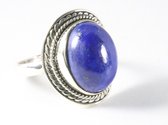 Bewerkte zilveren ring met lapis lazuli - maat 19