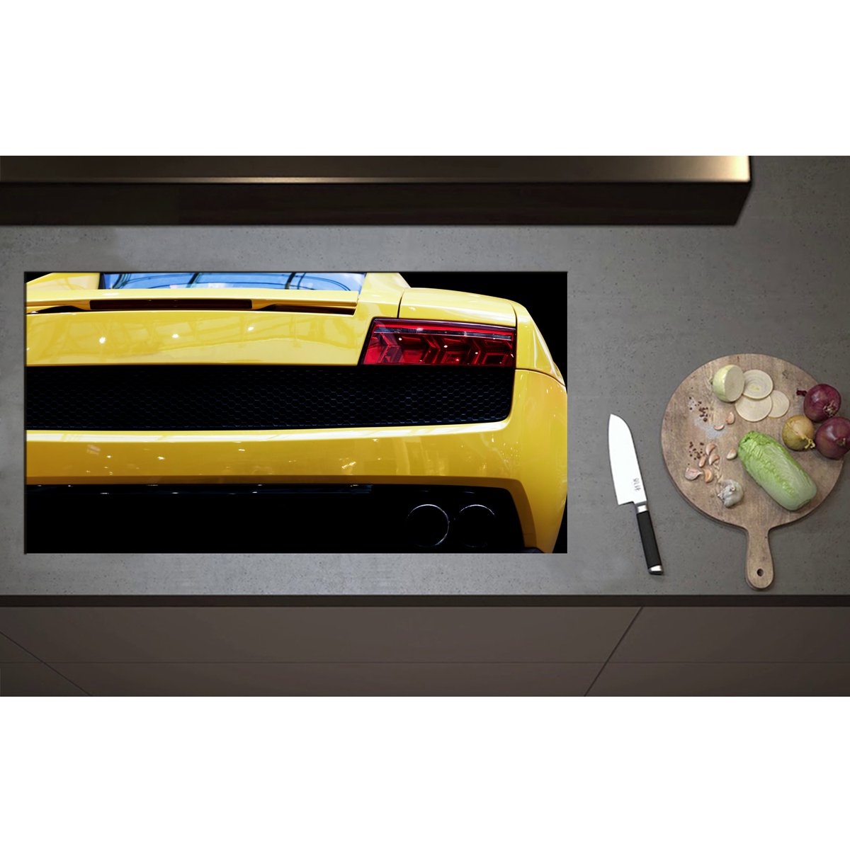 Inductieplaat Beschermer - Achterkant van Gele Sportauto - 95x50 cm - 2 mm Dik - Inductie Beschermer - Bescherming Inductiekookplaat - Kookplaat Beschermer van Wit Vinyl