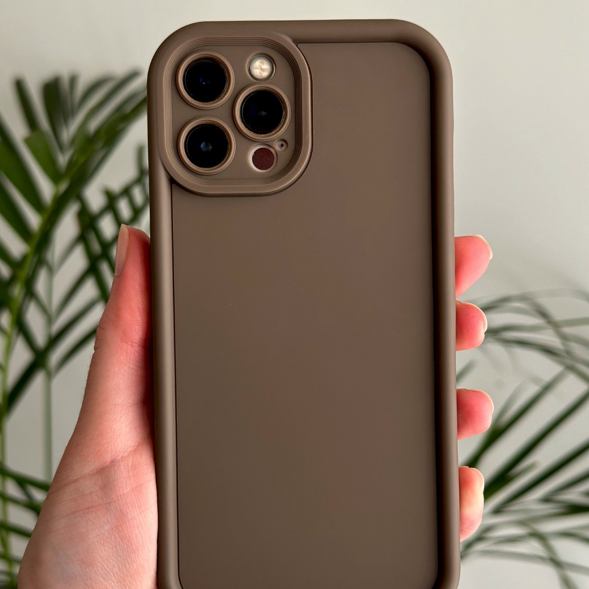Optimity hoesje voor iPhone 13 Bruin Siliconen Volledige Beschermende Achterkant